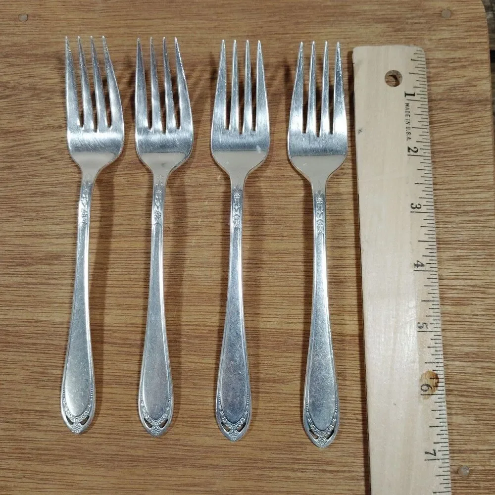 1847 Rogers Bros IS LOVELACE Silverplate Flatware 4 Salad Forks 6-3/4